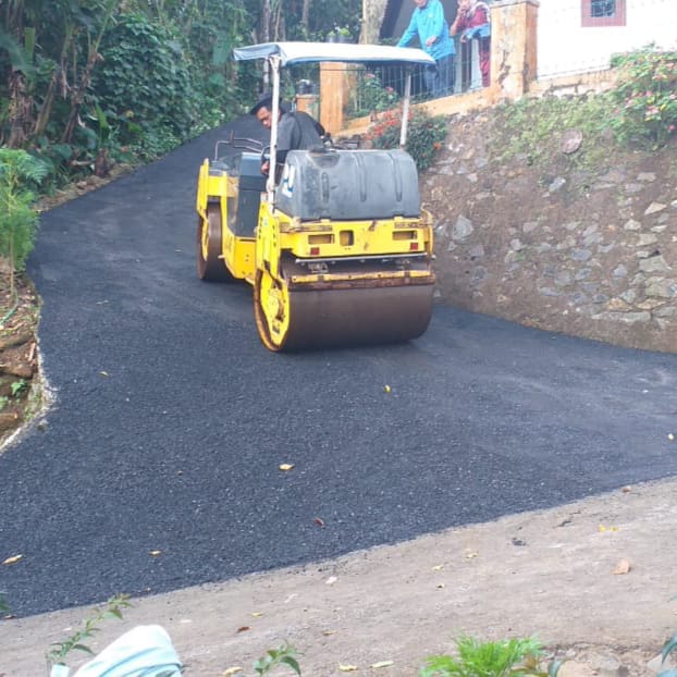 TPK Desa Sukamaju melaksanakan pembangunan fisik pengaspalan jalan Desa Dusun Cikujang Tonggoh